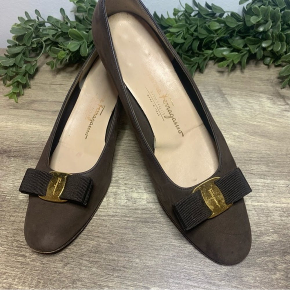 Salvatore Ferragamo Brown Suede Loafers with Gold Hardware Ladies Size 8.5 AA